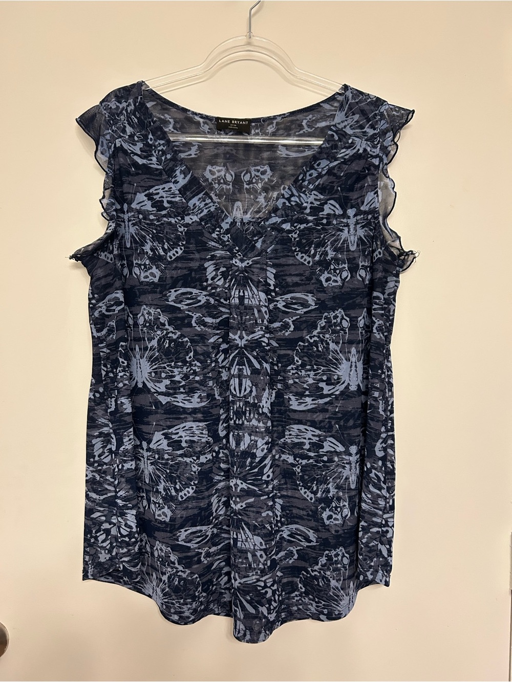 Lane Bryant Navy and Light Blue Butterfly-Print Sleeveless V-Neck Top Size 14/16 - Picture 5 of 8